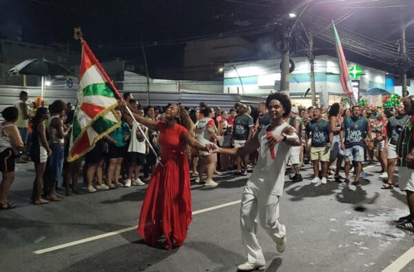 Grande Rio estreia nas ruas com força, canto explosivo e comunidade mobilizada 2 granderio rua712 3