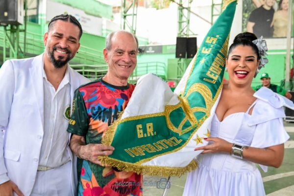 Presença de Ney Matogrosso coroa ensaio de rua potente da Imperatriz 3 imperatriz rua1412 3
