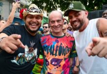 Presença de Ney Matogrosso coroa ensaio de rua potente da Imperatriz