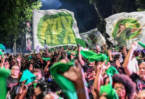 Presença de Ney Matogrosso coroa ensaio de rua potente da Imperatriz 4 imperatriz rua1412 8