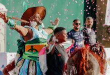 Jacarezinho abriu minidesfile da Série Ouro com destaque para casal e apresentação correta