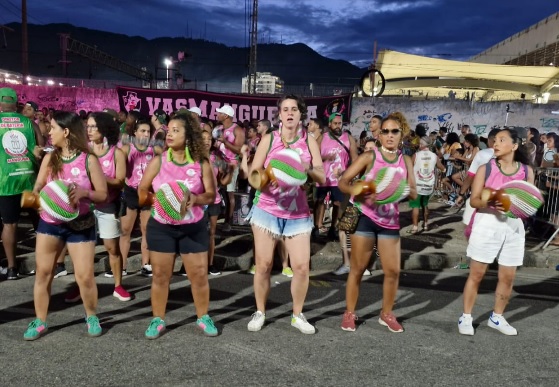 Excelência musical da Mangueira impulsiona canto da comunidade em ensaio com nação incorporada 8 mangueira rua1412 8