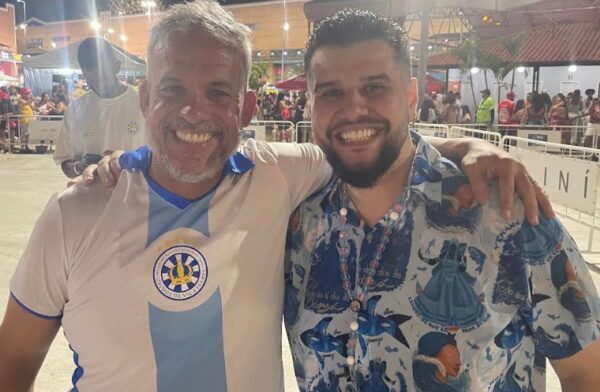 Vila Isabel faz 'paradona' no minidesfile e coloca a bateria 'na cabeça' da escola 3 moises macaco