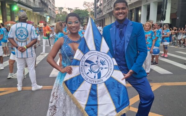 Niterói confirma comunicação popular do seu samba em ensaio de rua 1 niteroi rua0712 1