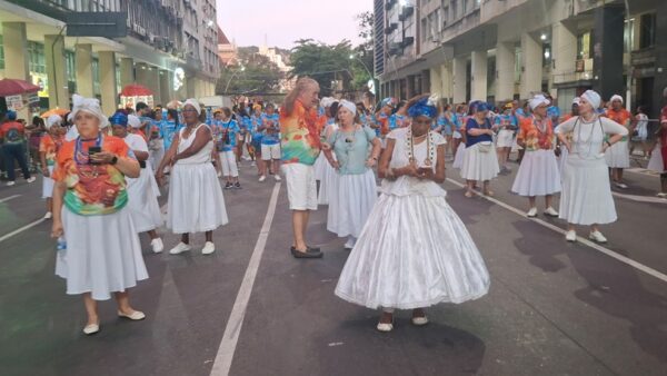 Niterói confirma comunicação popular do seu samba em ensaio de rua 3 niteroi rua0712 3