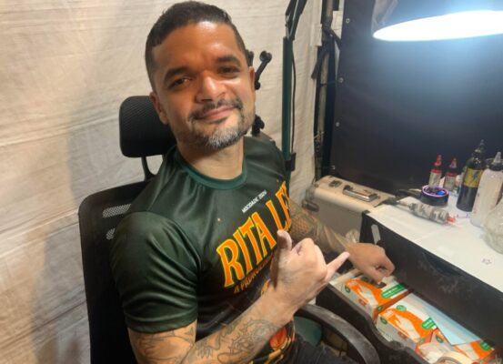 Tatuado no corpo e na alma: a final de samba da Mocidade que virou símbolo de paixão 2 tatoo mocidade3