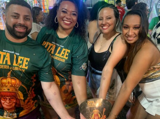 Tatuado no corpo e na alma: a final de samba da Mocidade que virou símbolo de paixão 3 tatoo mocidade4