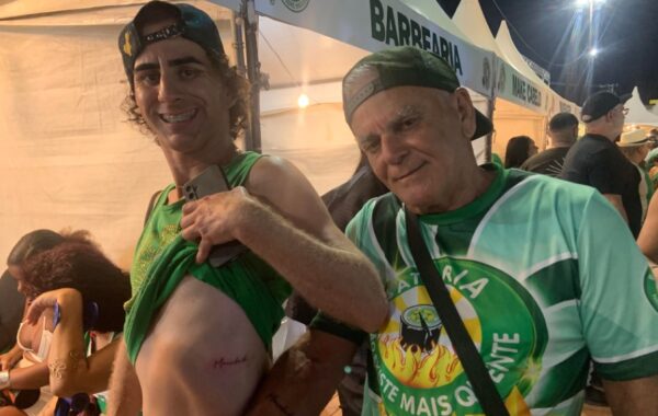 Tatuado no corpo e na alma: a final de samba da Mocidade que virou símbolo de paixão 6 tatoo mocidade6