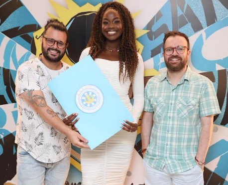 Thuane Werneck recebe croqui e inicia preparação como destaque da Unidos de Vila Isabel para o Carnaval 2026 1 thuanevila