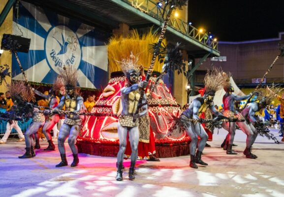 No Paraíso! Tuiuti 'baila' na Cidade do Samba, faz minidesfile potente e mostra ter quesitos para sonhar alto no Carnaval 2026 1 tuiuti minidesfile26 3