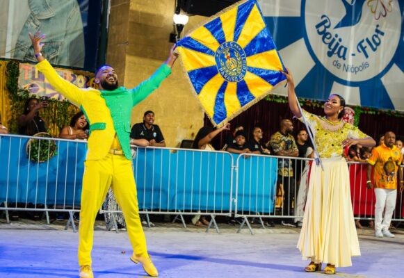 No Paraíso! Tuiuti 'baila' na Cidade do Samba, faz minidesfile potente e mostra ter quesitos para sonhar alto no Carnaval 2026 2 tuiuti minidesfile26 4