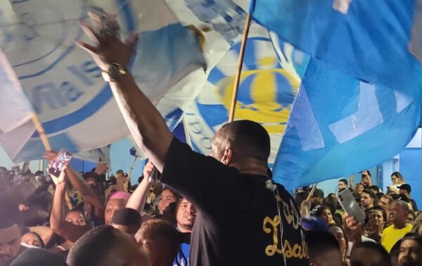 'Macumbembê' na veia: Vila Isabel pisa firme no Boulevard e embala sonho da comunidade 4 vila rua1012 1