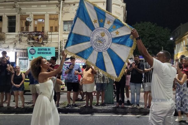 'Macumbembê' na veia: Vila Isabel pisa firme no Boulevard e embala sonho da comunidade 3 vila rua1012 3