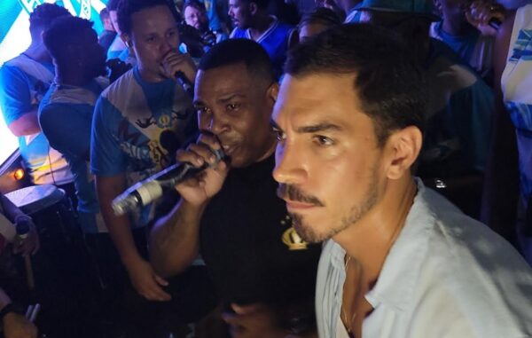 'Macumbembê' na veia: Vila Isabel pisa firme no Boulevard e embala sonho da comunidade 6 vila rua1012 6