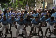 Vila Isabel encerra ensaios de rua de 2025 com canto apaixonado e evolução contagiante