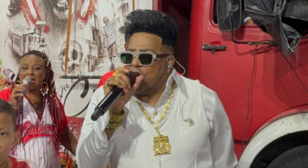 Com forte canto da comunidade, Viradouro emociona e mostra alto nível em ensaio de rua 4 viradouro rua1412 6