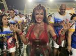Entre a dor e a paixão pelo samba, Gracyanne Barbosa emociona na União da Ilha