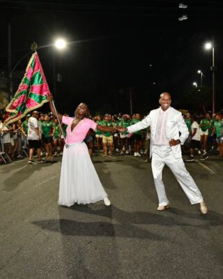 “Movidos pela emoção, guiados pela dança: Matheus e Cintya em um Carnaval de revolução” 1 SaveClip.App 618970306 18552577036014637 7900202991055406500 n