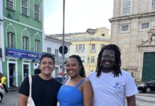 ‘O chão também era nosso’: enredistas da Beija-Flor relatam experiência em Santo Amaro para criação do enredo sobre o Bembé