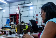 Costureiras ganham sala climatizada na Viradouro