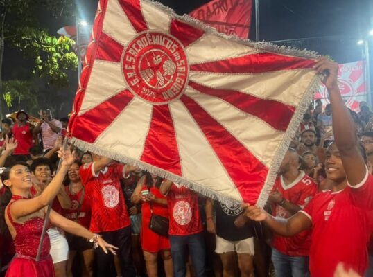 Salgueiro faz o samba ecoar alto no Baródromo e aquece comunidade na busca pela décima estrela no Carnaval 2026 3 barodromopavilhao