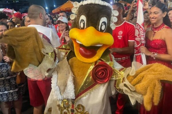 Salgueiro faz o samba ecoar alto no Baródromo e aquece comunidade na busca pela décima estrela no Carnaval 2026 9 barodromosabia