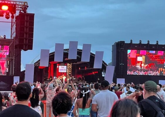 Carnaval Fan Fest conecta Sapucaí e Copacabana em nova experiência do samba 4 fanfest 26 10