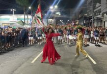 Força locomotiva! Grande Rio vive noite de comunhão com a comunidade e alto nível de quesitos no ensaio de rua