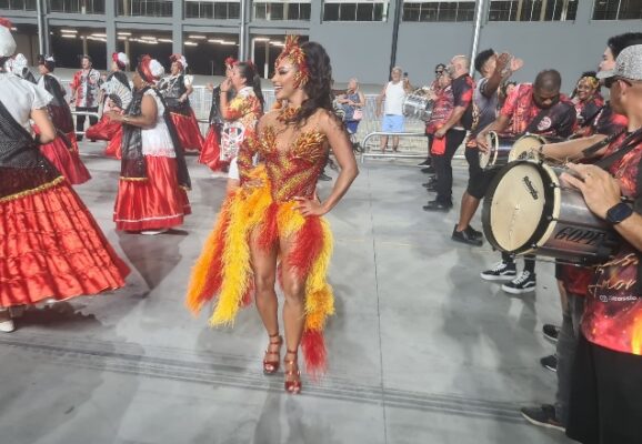 Comissão de frente complexa e casal seguro marcam ensaio da Independente Tricolor 8 independente et26 6