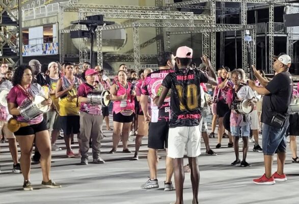 Mestre Pelezinho destaca marcações da bateria em ensaio do Jacarezinho 3 jacarezinho bateriasetor11 2