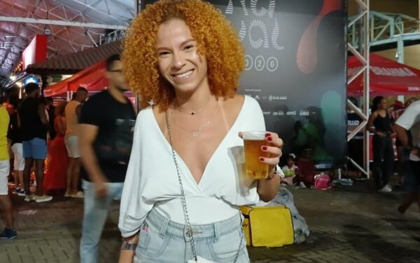 Samba da Vila Isabel ultrapassa fronteiras da escola e ganha o povo do carnaval 2 marcelesambista