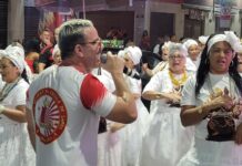 Maricá canta forte, empolga a cidade e cresce na briga pelo título