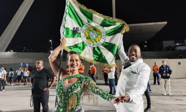 Com brilho do casal e comunidade cantando forte, Mocidade respira novos ares na Sapucaí 3 mocidade et1 26 1