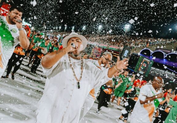 Com brilho do casal e comunidade cantando forte, Mocidade respira novos ares na Sapucaí 6 mocidade et1 26 3