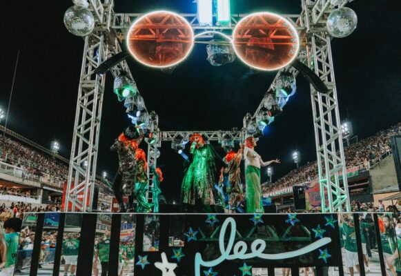 Com brilho do casal e comunidade cantando forte, Mocidade respira novos ares na Sapucaí 4 mocidade et1 26 4