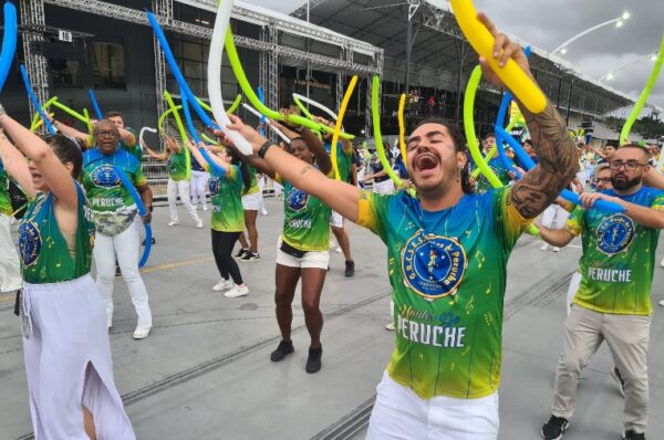 Peruche entrega ensaio técnico organizado e de forte identidade visual 4 peruche et26 5