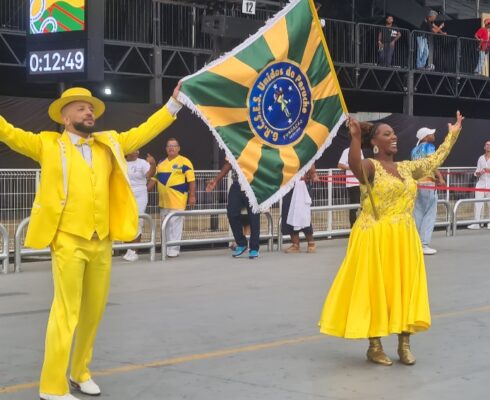 Peruche entrega ensaio técnico organizado e de forte identidade visual 3 peruche et26 7