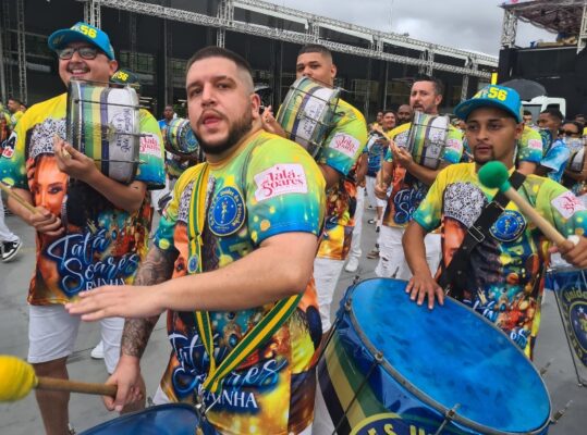 Peruche entrega ensaio técnico organizado e de forte identidade visual 6 peruche et26 8