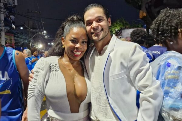 Portela faz do último ensaio de rua um 'grande xirê' com canto impactante da comunidade 3 portela rua2501 3