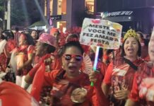 Canto da comunidade é protagonista em ensaio emocionante do Salgueiro na Maxwell