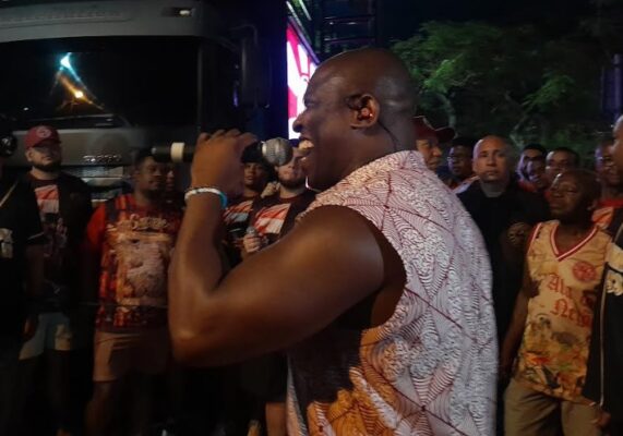 Sacode do Salgueiro no último ensaio de rua em busca da décima estrela 2 salgueiro rua2901 2