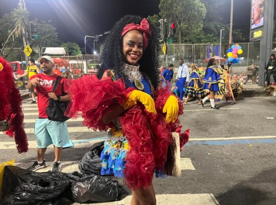 Entre glamour e oportunismo: Passistas da Tijuca representa a fase de fama e reconhecimento da vida de Carolina Maria de Jesus 3 A assistente juridica Cleo de 25 anos