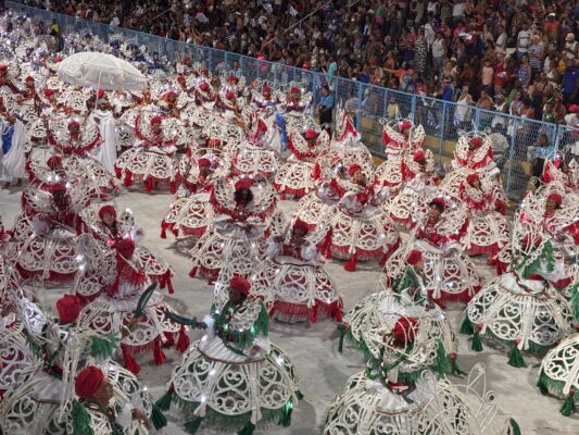 Ala Xire dos Orixas materia religiao portela