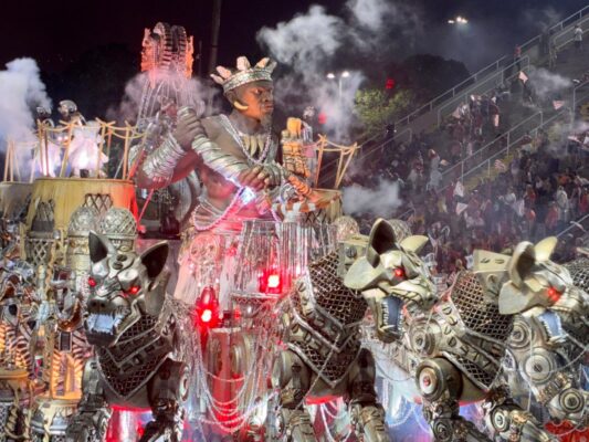 Armados de fé e ferro: a mística de Ogum reluz na segunda alegoria da União de Maricá 4 Alegoria 2 Marica 1
