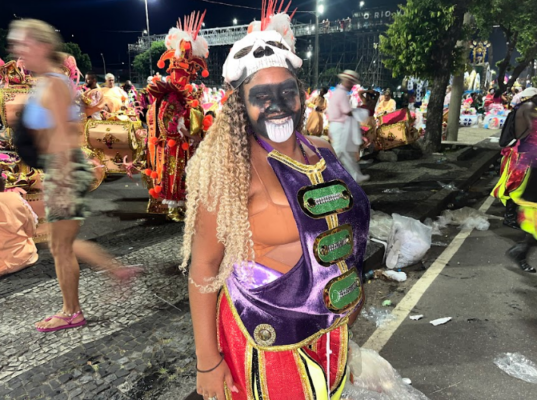 Bateria Pirata-Furiosa: Bateria do Salgueiro representa piratas em busca de um tesouro 4 Ana