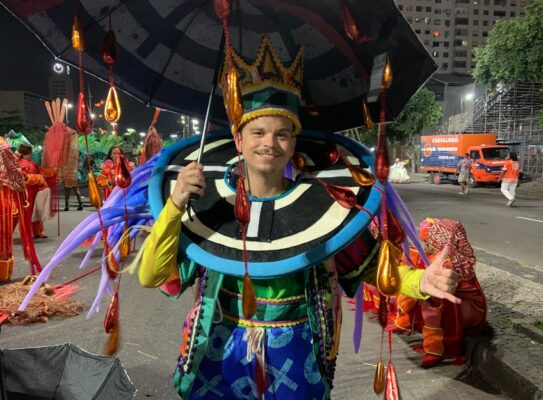 “A Bala Não Erra o Alvo”: ala do Império Serrano impacta a Avenida ao protestar contra a violência no Rio de Janeiro 2 Andre Pree de 31 anos