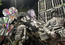 Entre grades e guitarras, Mocidade transforma censura em manifesto na Sapucaí