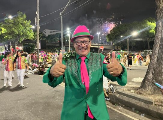Velha Guarda da Mangueira finaliza desfile reafirmando a tradição da comunidade: 'Ser Mangueira não é só vir na Avenida' 4 Celso Luiz de 75 anos
