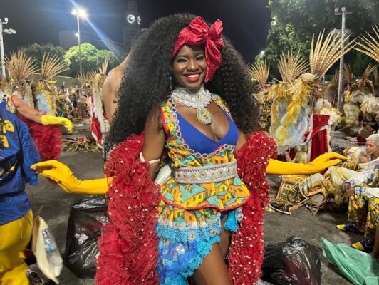 Entre glamour e oportunismo: Passistas da Tijuca representa a fase de fama e reconhecimento da vida de Carolina Maria de Jesus 1 Cristiane Esteves manicure de 26 anos