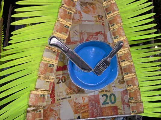 Acadêmicos de Niterói abre os desfiles do Grupo Especial com ala que manda recado direto: “A fome tem pressa” 1 Detalhes da fantasia da Ala